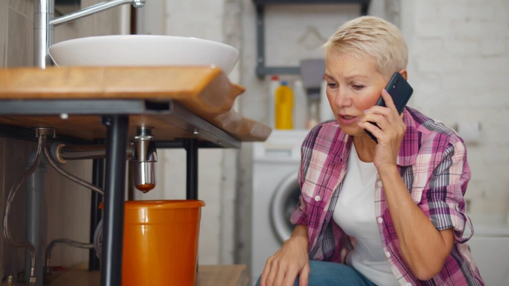 women dealing with a plumbing emergency